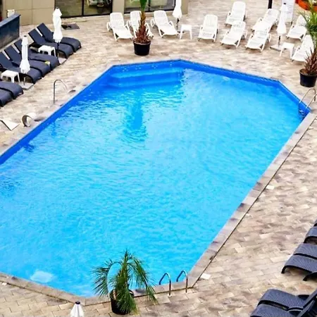 Luxury Mamaia Nord - 3 Piscine Exterioare Sauna Jacuzzi Prima Linie La Mare Apartment *