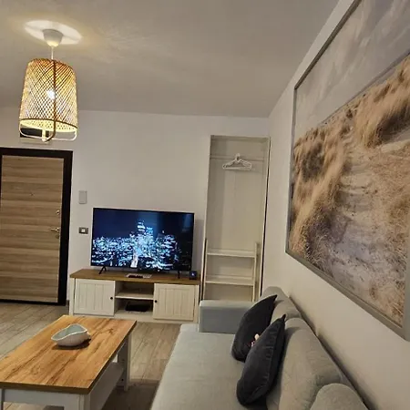 Luxury Mamaia Nord - 3 Piscine Exterioare Sauna Jacuzzi Prima Linie La Mare Apartment *