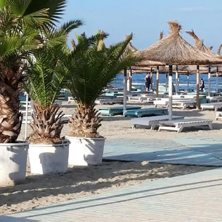 Apartment Luxury Mamaia Nord - 3 Piscine Exterioare Sauna Jacuzzi Prima Linie La Mare *