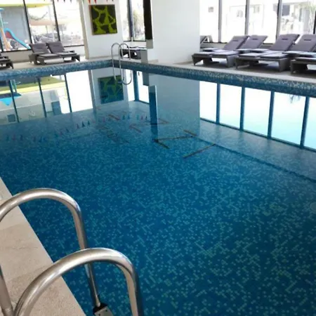 公寓 Luxury Mamaia Nord - 3 Piscine Exterioare Sauna Jacuzzi Prima Linie La Mare