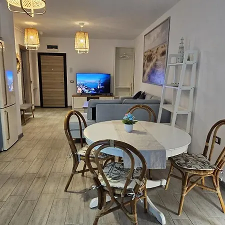 Apartment Luxury Mamaia Nord - 3 Piscine Exterioare Sauna Jacuzzi Prima Linie La Mare *